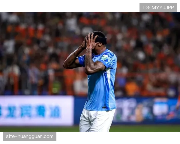 胡睿宝多次致命传球失误 深圳新鹏城防线漏洞频现