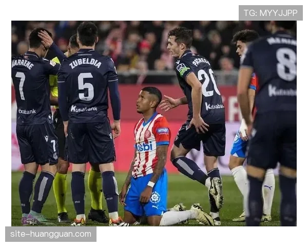 赫罗纳防守组织紧凑 四后卫保持合理间距限制皇马渗透